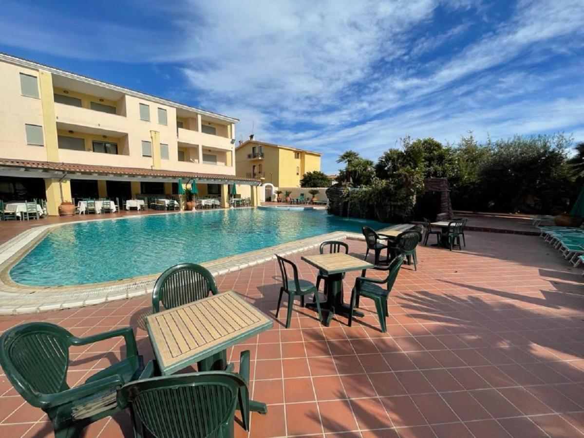Le Residenze Del Golfo Di Orosei Aparthotel Luaran gambar