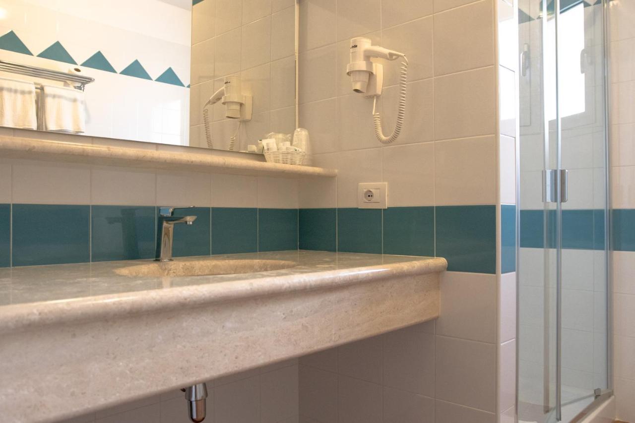 Le Residenze Del Golfo Di Orosei Aparthotel Luaran gambar